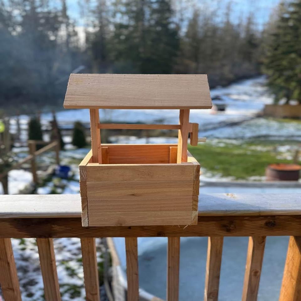 Wishing well planter (Small)