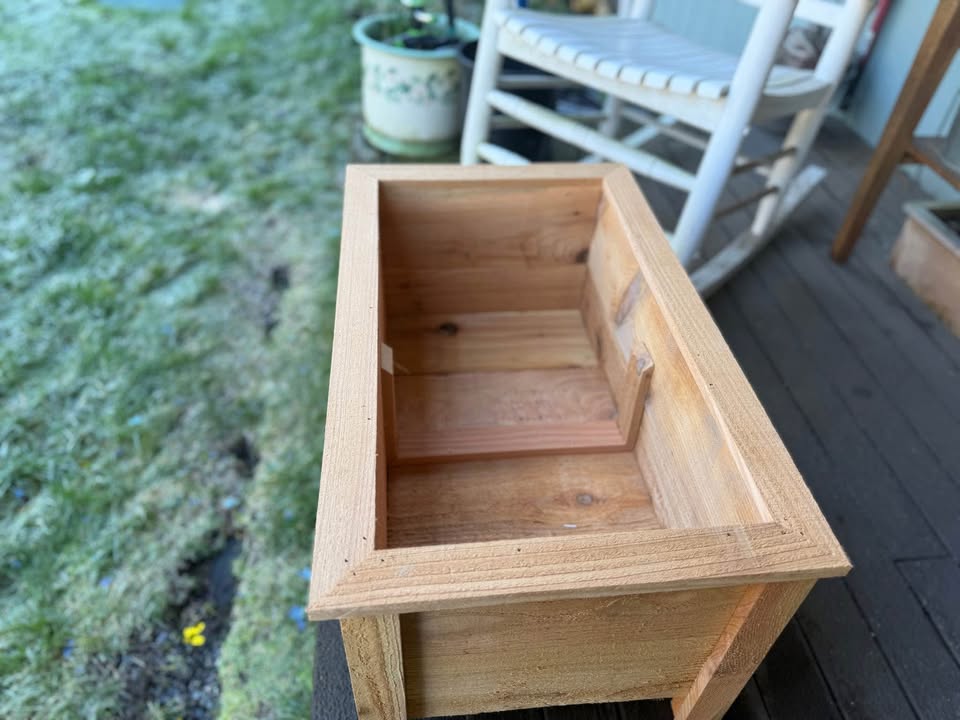24" X 16" X 16" Cedar Planter box