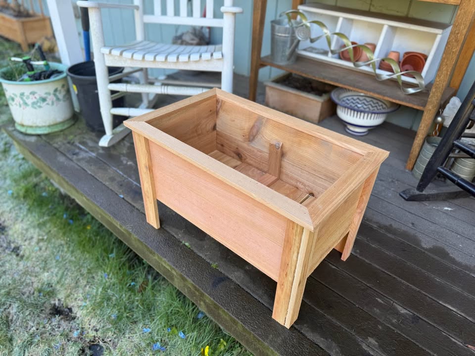 24" X 16" X 16" Cedar Planter box