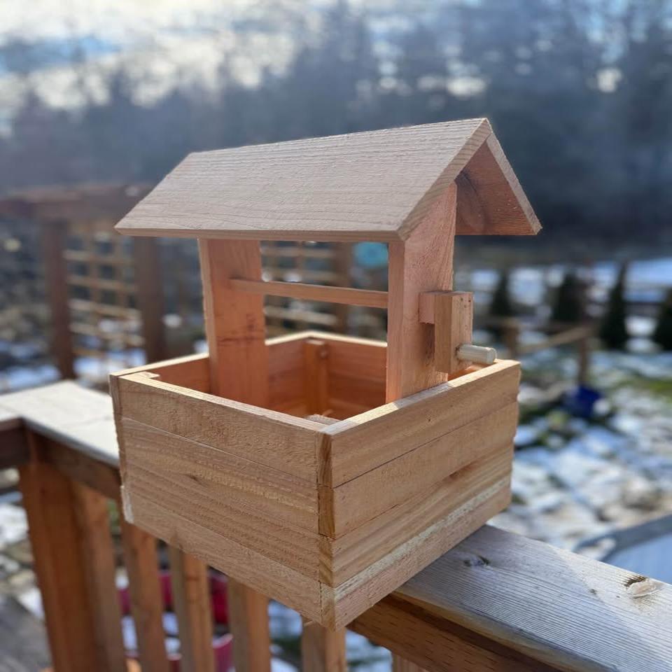 Wishing well planter (Small)